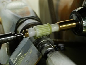 精密ホブ盤による歯切り加工